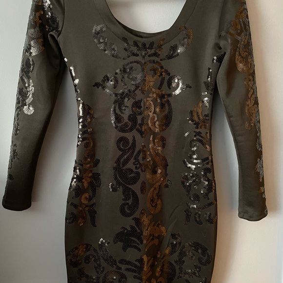 BLACK SEQUINS COCKTAIL DRESS From dynamite - Picture 5 of 14